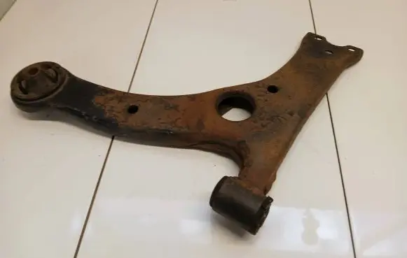 Toyota Avensis T250 Front control arm
