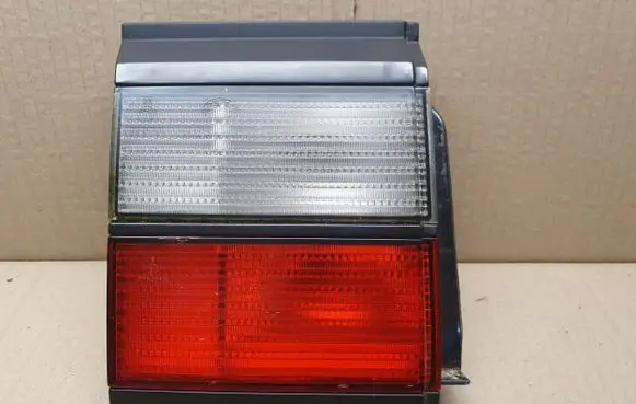 Volkswagen PASSAT B3 Tailgate rear/tail lights 357945107