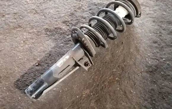 Volkswagen PASSAT B7 Front shock absorber with coil spring