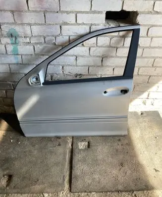 Mercedes-Benz C W203 Front door 2037200105 A2037200105