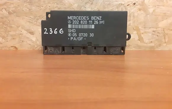 Mercedes-Benz C W202 Central body control module 2028201126 2366