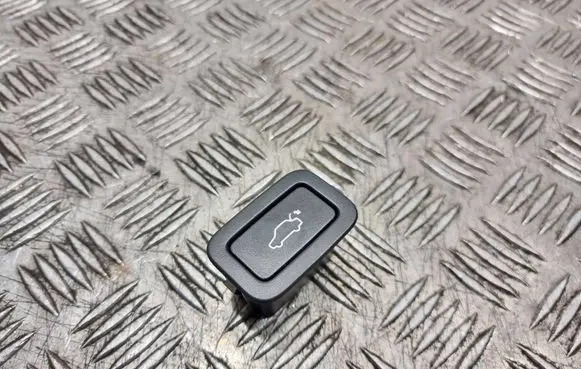 Volvo V70 Tailgate/boot open switch button 31264960AA