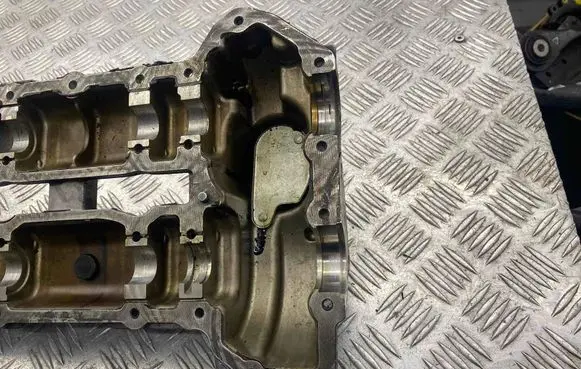 Mercedes-Benz ML W164 Rocker cam cover A64201016