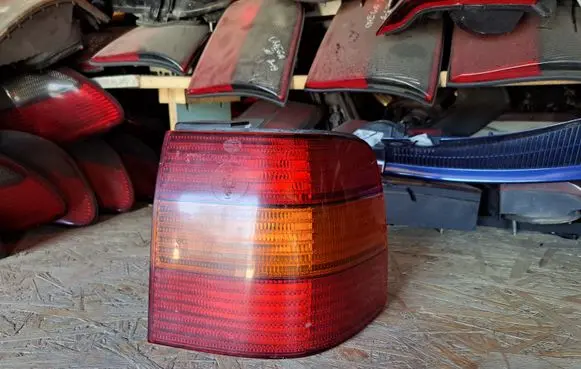 Volkswagen PASSAT B4 Rear/tail lights 3A5945112