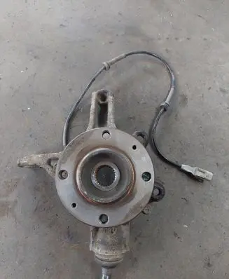 Citroen C4 Grand Picasso Front wheel hub spindle knuckle