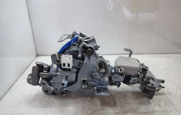 Infiniti Q50 Steering wheel axle