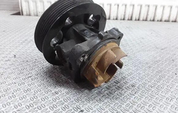 Opel Corsa C Water pump 46819138