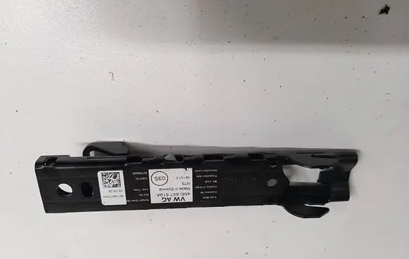 Volkswagen PASSAT B8 Seat belt height adjuster 4M0857819A