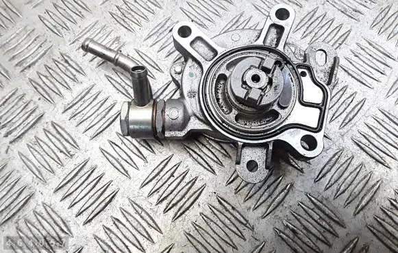 Mazda CX-3 Vacuum pump pe0718g00