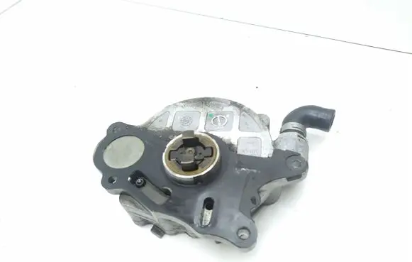 Audi A4 S4 B8 8K Vacuum pump 03L145100