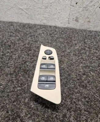 BMW 5 G30 G31 Electric window control switch 6832729