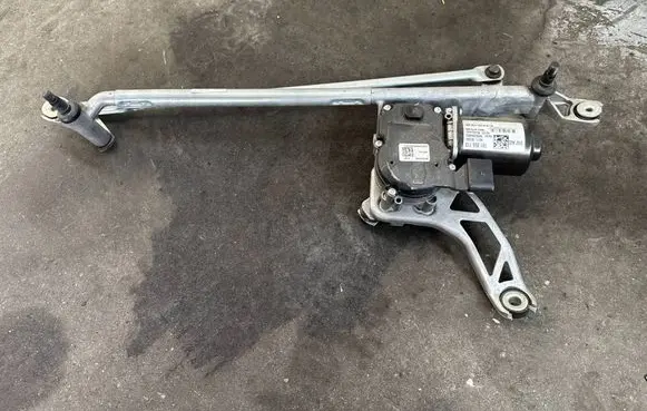 Volkswagen Touareg III Front wiper linkage and motor 761955023C