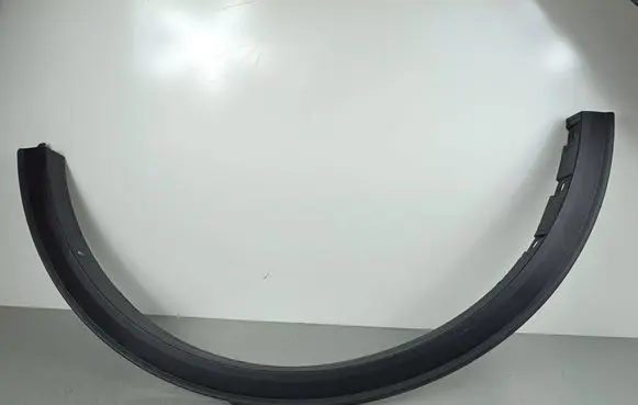 Rear fender molding trim