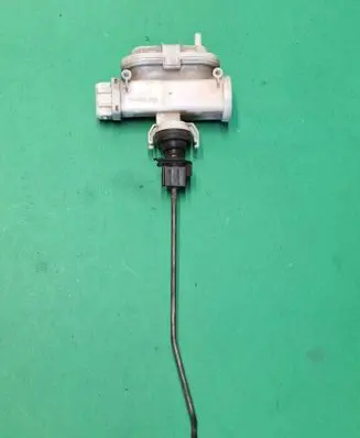 Volkswagen PASSAT B3 Central locking vacuum pump 357862153