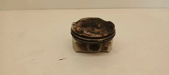 BMW 5 G30 G31 G38 Piston 8600381