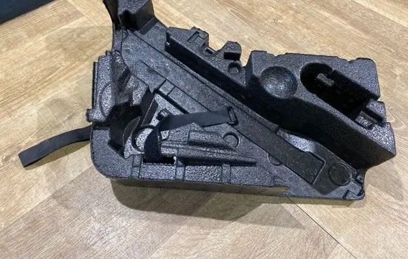 Porsche Cayenne (9PA) Fender foam support/seal 7L0012112