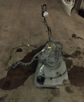 Mercedes-Benz ML W166 AdBlue liquid reservoir A1664703901