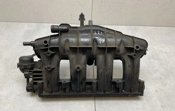 Audi A3 S3 8P Intake manifold 06133185