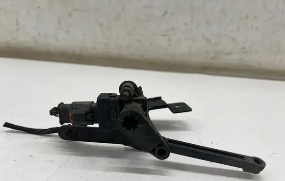Opel Crossland X Rear air suspension level height sensor 17158410