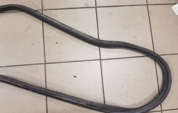 Volvo XC60 Front door rubber seal