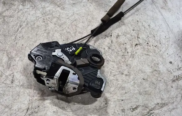 Lexus IS 220D-250-350 Front door lock