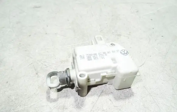 Volkswagen PASSAT B5.5 Tailgate boot lock/latch motor 3B0862159A 3B0959781