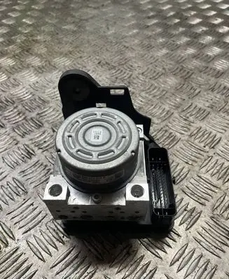 Audi TT TTS RS Mk3 8S ABS Pump 8S0907379P