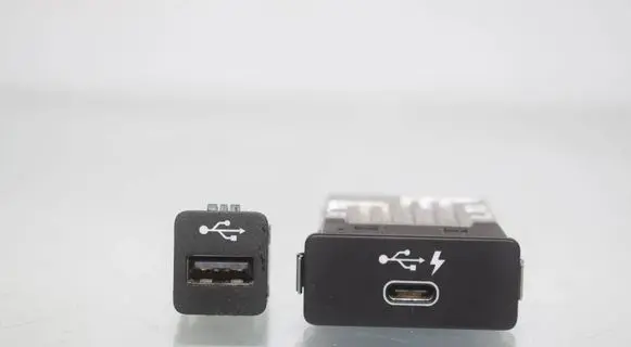 BMW i3 USB socket connector 8711939 84108711939 9229294