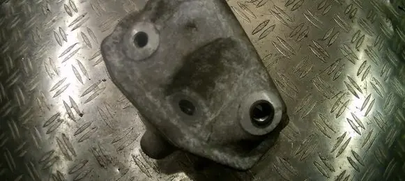 Peugeot 307 Engine mounting bracket 9653124780