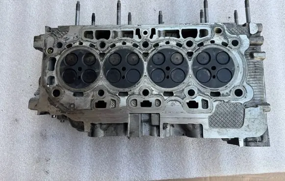 Peugeot 3008 II Engine head 9812313410 YH01