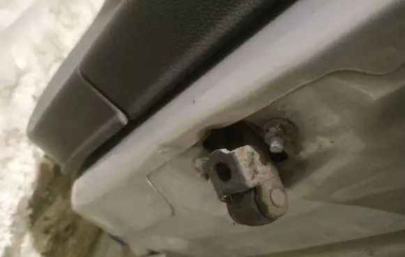 Opel Astra H Rear door check strap stopper