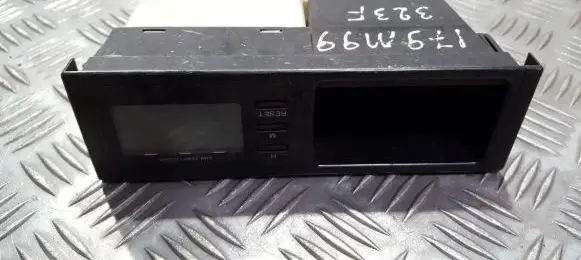 Mazda 323 F Screen/display/small screen