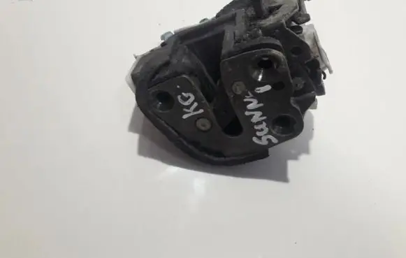 Nissan Sunny Rear door lock