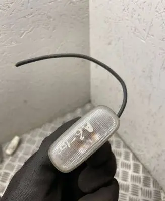 Front fender indicator light