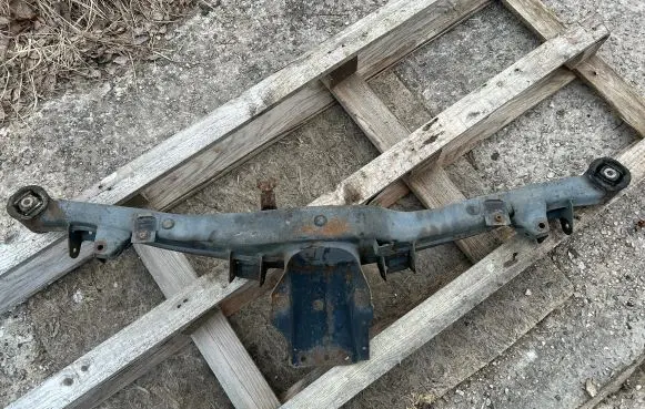 BMW 5 E34 Rear axle beam 