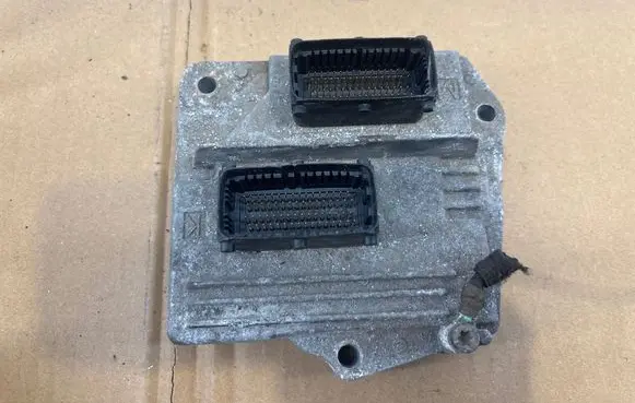 Opel Astra J Engine control unit/module 55561172 MT35E23 861172LB6100