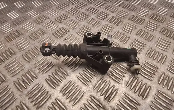 Opel Vivaro Clutch master cylinder 306101657R 93461341