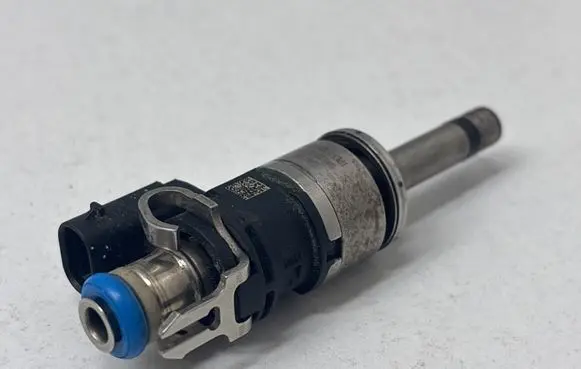 Porsche Macan (95B) Fuel injector 94611012832 T946016