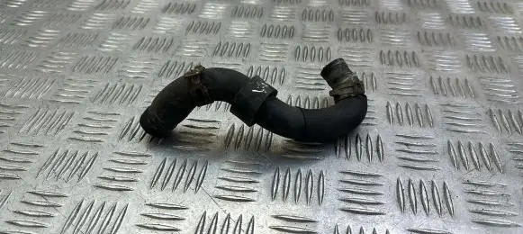 Volkswagen PASSAT B8 Engine coolant pipe/hose