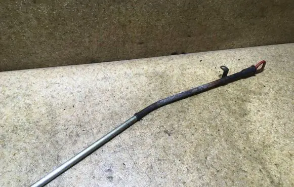 Mercedes-Benz E W124 Oil level dip stick 