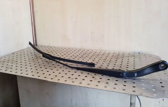 Land Rover Freelander 2 - LR2 Front wiper blade arm 6H5217526BA