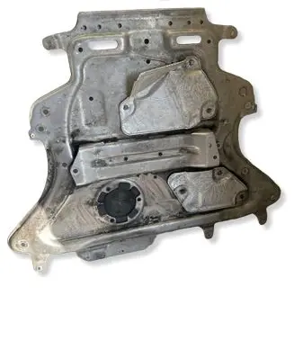 BMW 5 G30 G31 G38 Engine splash shield/under tray 6887547