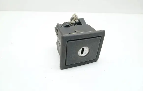 Renault Clio I Tailgate exterior lock 