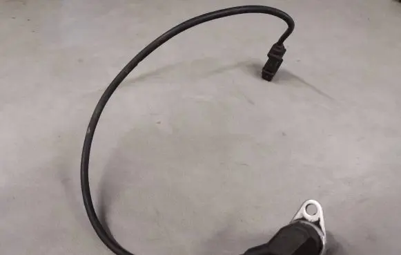 Audi 80 90 S2 B4 Crankshaft position sensor 028907319D