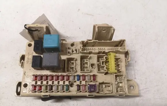 Toyota Avensis Verso Fuse module 8922144040 TA273004ZGA 4G30
