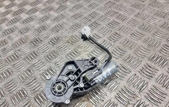 Mercedes-Benz E W212 Seat adjustment motor 825843714