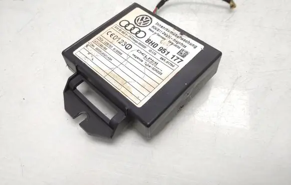 Audi A4 S4 B7 8E 8H Alarm control unit/module 8H0951177