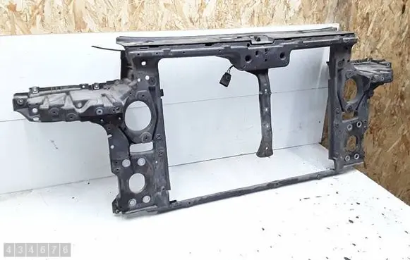 Volkswagen Touareg I Radiator support slam panel