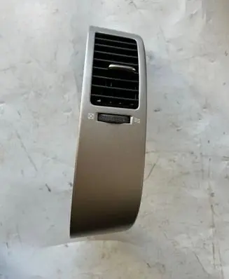 Toyota Prius (NHW20) Dash center air vent grill 