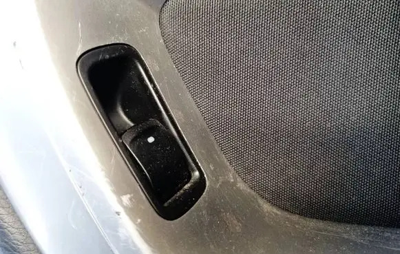 Subaru Outback Electric window control switch 